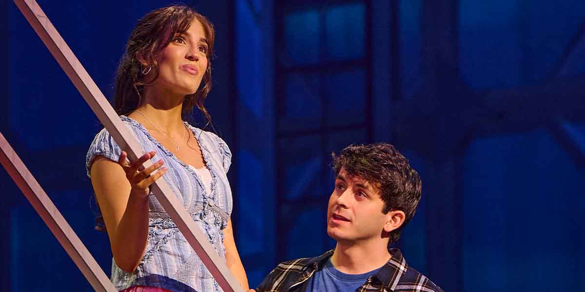 Leonor Correia as Gabriella Montez and Tobias Turley as Troy Bolton perform on stage in High School Musical.